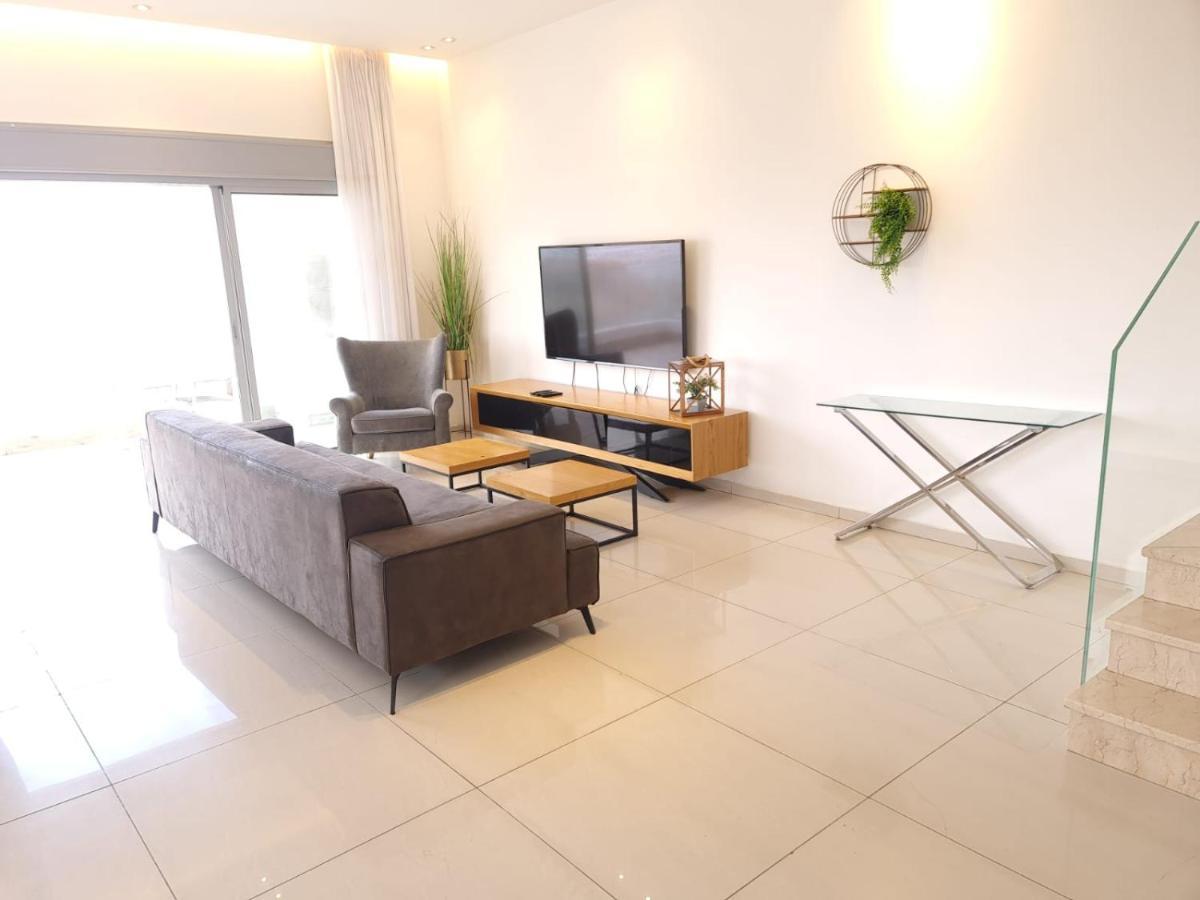 The White Lotus Villa Eilat Bagian luar foto